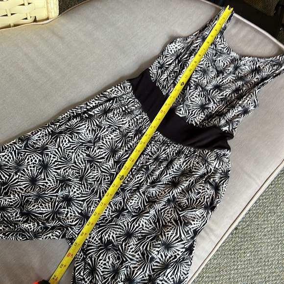Weston black and white stretch rayon tank jumpsuit with v back. Size small - Picture 14 of 14